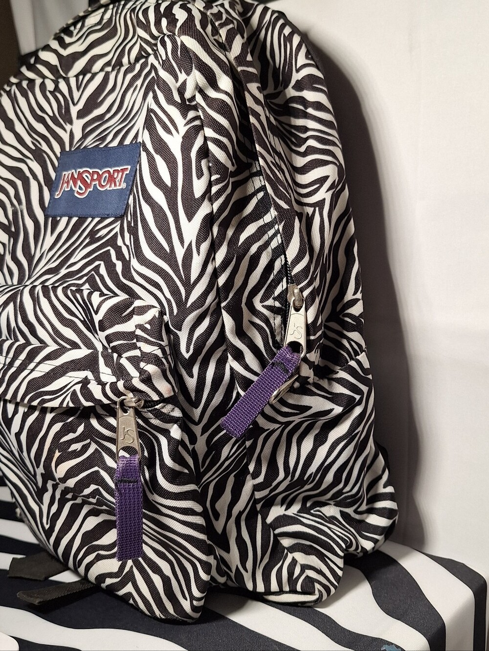 Jansport Backpack Zebra Black White w/ Purple Zipper Pulls - Picture 3 of 14